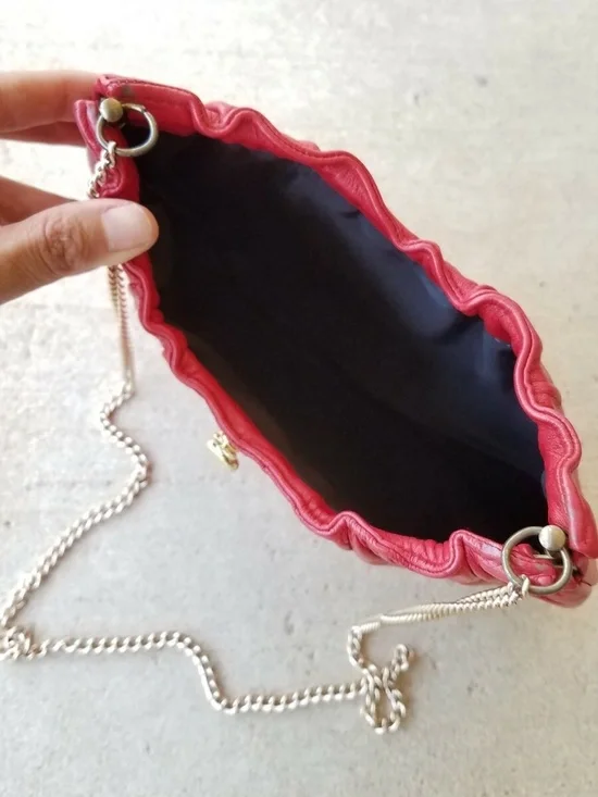 Vintage ANDE Small Red Leather Purse with Gold Metal Chain Strap - Picture 4 of 4